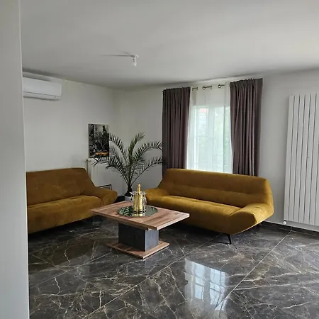 Paray- Orly - Parking Prive Villa